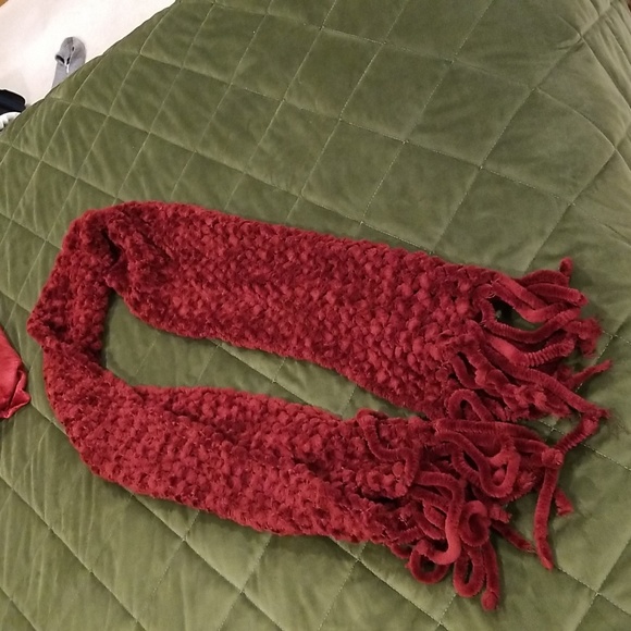 Beautiful red/burgundy woven scarf - Picture 1 of 6